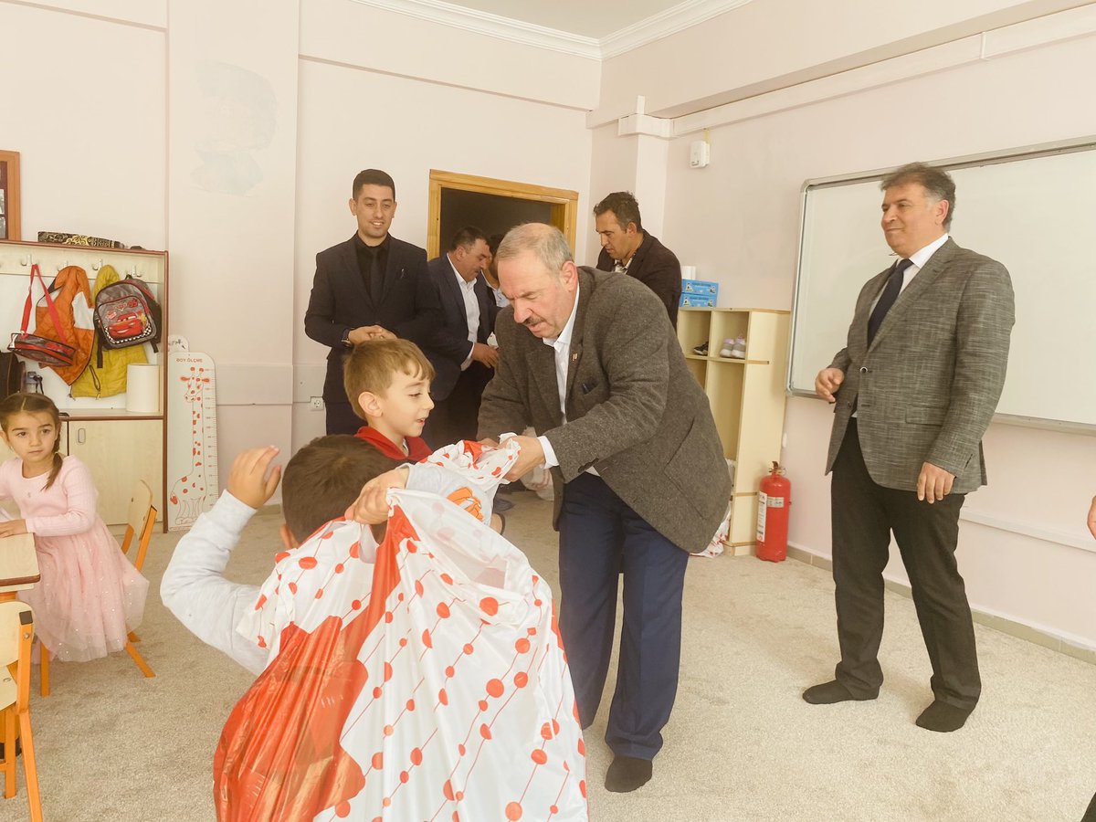 Okulumuzun ve öğrencilerimizin ihtiyaçlarına yönelik yapmış oldukları yardımlardan ötürü Sultanbeyli Erzurumlular Derneğine teşekkür ederiz.
<a href="/UfukMurat25/">Ufuk MURAT</a> 
<a href="/lokmanyagiz25/">LOKMAN YAĞIZ</a> 
<a href="/Yagiz_lokman/">Lokman Yağız</a> 
<a href="/MemTortum/">Tortum İlçe MEM</a> 
<a href="/fatihbayramia/">Fatih Bayram</a> 
<a href="/TortumKymkmligi/">Tortum Kaymakamlığı</a>