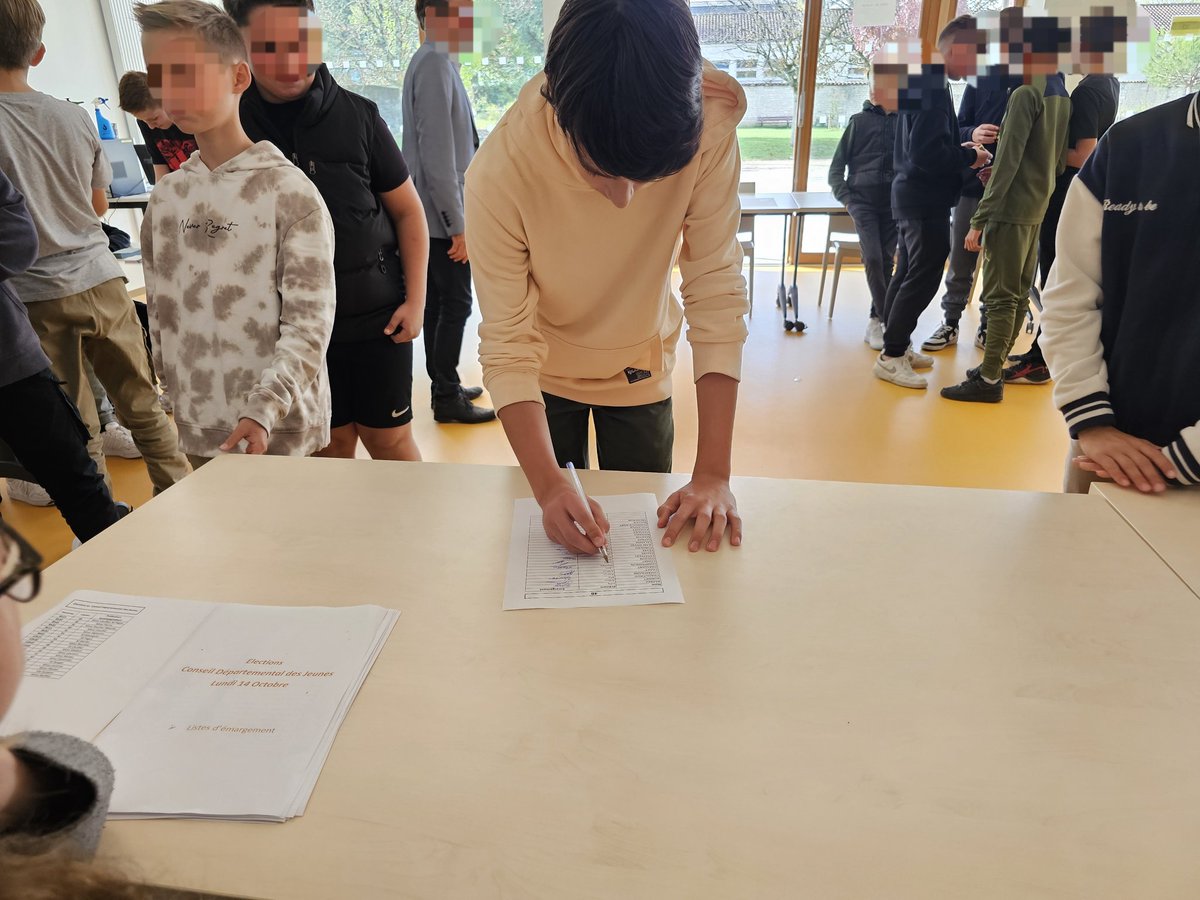 Journée de vote pour les élections du conseil départemental des jeunes @dasen16 <a href="/charente/">Charente</a>