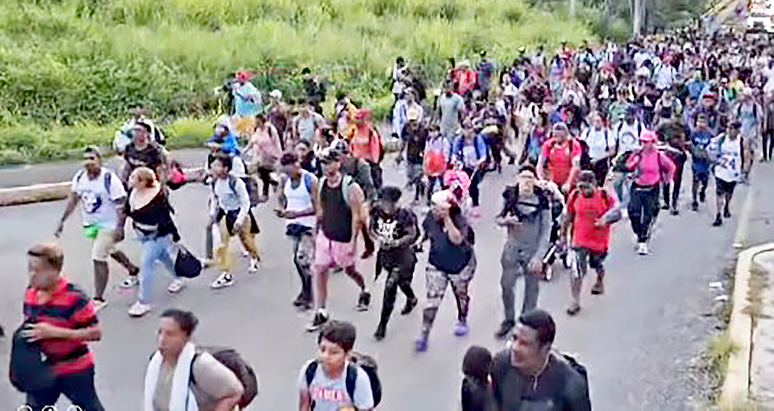 diariocontrapoderenchiapas.com/v3/index.php/c…
Tras caminar 148 km de Tapachula, migrantes descansan en Pijijiapan