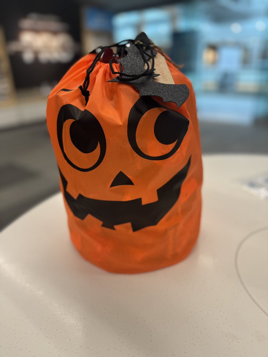 Christopher (@coviedo1890) on Twitter photo Shout out to Ursulla for dropping off a Holloween care package to the store!!! <a href="/joak80/">justin oakliff</a> <a href="/pnixnix/">Peter Nixon</a> <a href="/mg2_atx/">Mark A. Gil</a> Shout out to Ursulla for dropping off a Holloween care package to the store!!! <a href="/joak80/">justin oakliff</a> <a href="/pnixnix/">Peter Nixon</a> <a href="/mg2_atx/">Mark A. Gil</a>