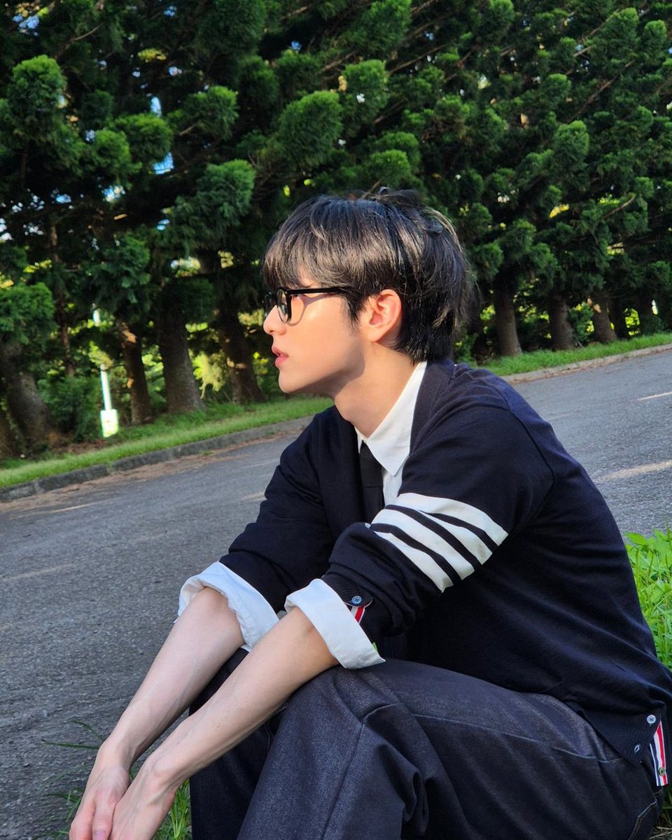 marchSOOBIN's tweet photo. Going on a date with him. 

t. @yeomcjun https://t.co/jZQ6hPKEVB
