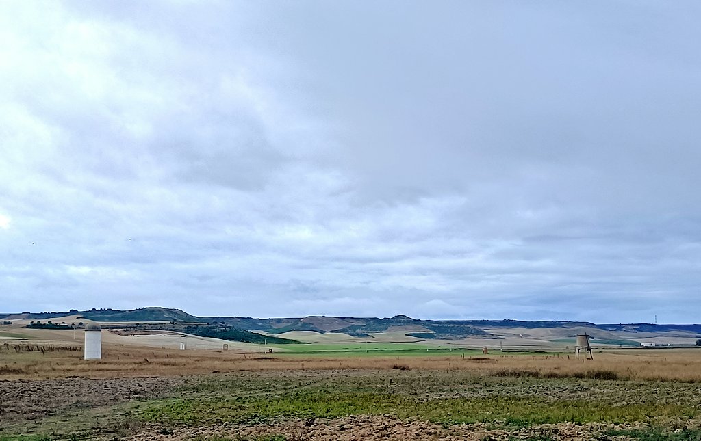 oscarranlo's tweet photo. "¿Qué me importa que se borren
los caminos de la tierra
con el agua
que ha traído esa tormenta?
Mi pena es porque esas nubes tan negras 
han borrado las estrellas."

León Felipe https://t.co/DGdSaqGqXO