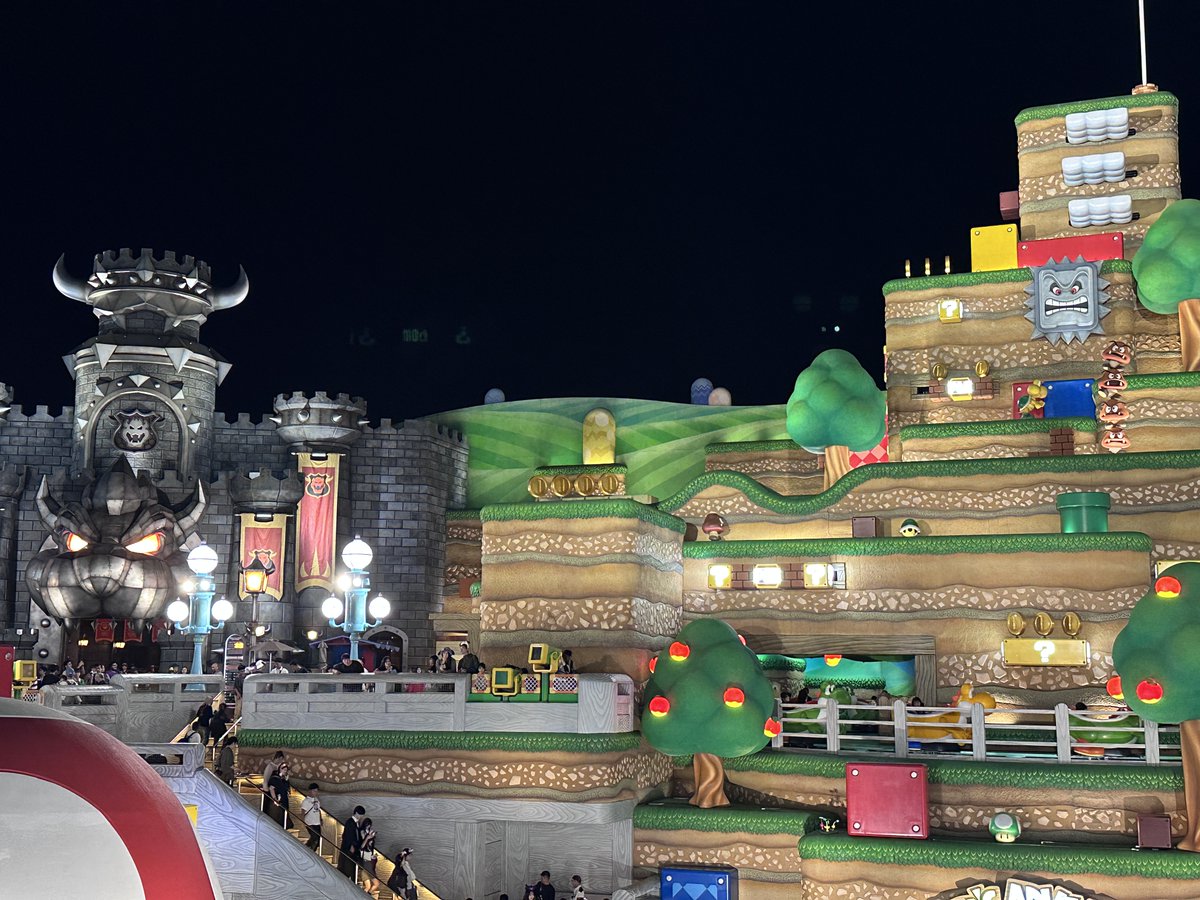USJ 닌텐도 월드는 마리오 중심이라 다른 쪽 기대하고 가면 실망할 수도 있는데,
너무 잘 꾸며놔서 그냥 가서 멍하니 보고만 있어도 재밌었다.
닌텐도스럽다기보다는 USJ스럽지만 리스펙은 풀풀 느껴진다.
특히 굿즈는 오히려 닌텐도 도쿄 같은데서는 못보는 것들이 많아서 재밌다.