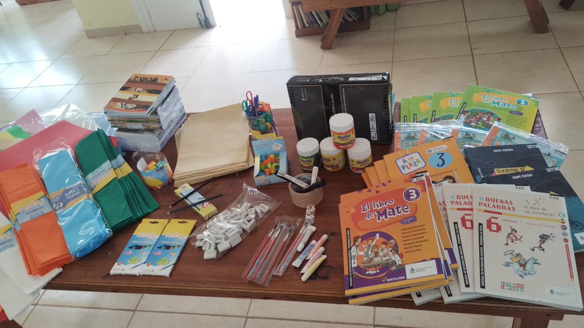 📚✨ Hoy en el CPD La Merced (Paso de los Libres) entregamos material didáctico del Programa CERCA, junto a la firma de un convenio con el Tallerista de <a href="/Educacion/">EDUCACION</a>.

👏 Gracias a Lucrecia Lértora y Yenis Contreras por su apoyo. ¡Seguimos fortaleciendo la educación!