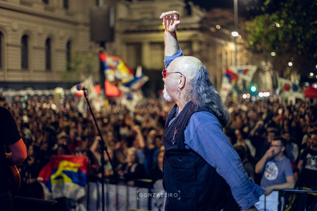 ✊ Así pasó La Previa de la victoria, cuanta fuerza, cuanta energía.

11/10, 18 de Julio y Eduardo Acevedo

📷 <a href="/gonzabeiro/">pickle</a> 

¡Agradecidos!

🧨