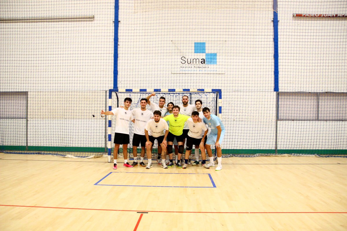 🤍 𝙂𝙧𝙖𝙘𝙞𝙖𝙨  💛

Ayer se disputó el partido benéfico organizado por el Acacia junto a la Concejalía de Deportes y Alimentos Solidarios, en una jornada en la que se cumplieron los objetivos más importantes: ayudar a los más necesitados y disfrutar del deporte.