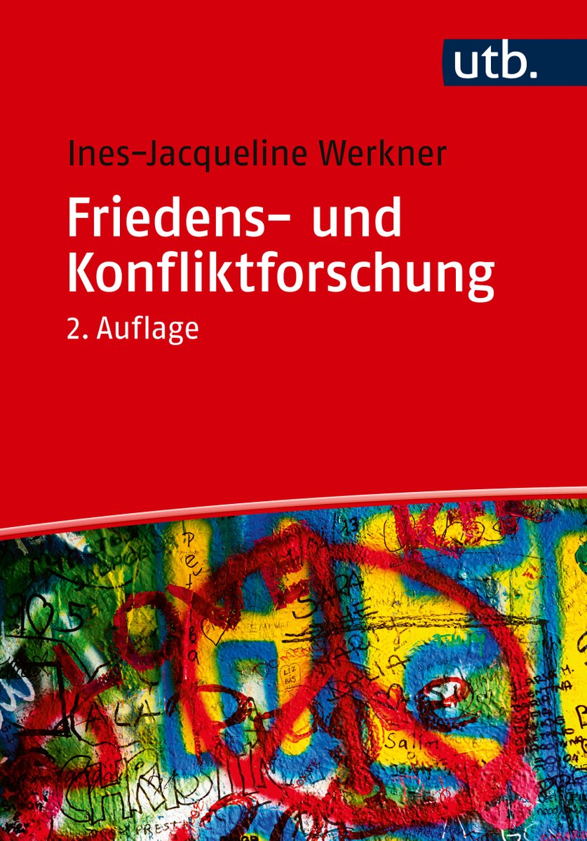 🥳Die zweite Auflage des UTB-Lehrbuchs „Friedens- und Konfliktforschung“ von Ines-Jacqueline Werkner ist erschienen. 
Es nimmt verschiedene weltpolitische Konflikte in den Blick und stellt zentrale Friedensstrategien vor.

Bestellbar unter: utb.de/doi/book/10.36…