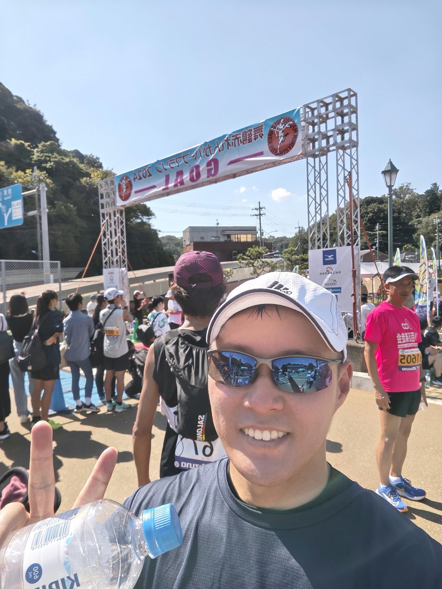 t_yutochan's tweet photo. 舞鶴赤れんがハーフマラソンに出場してきました!
自衛隊が共催していることもあり護衛艦を見ながら走れたり、航空基地内をグルリと一周できる面白いコースでした。
今回は序盤の坂道でバテてしまい2時間を切れなかったので、坂道対策して出直します。 https://t.co/tTlfgtYkn7