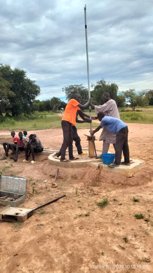 SAADO_SSD's tweet photo. 🌍 **Bringing Clean Water to Our Communities!💧
Rehabilitation of boreholes provides safe, clean water to communities in need. Access to clean water is access to health, hygiene, and a brighter future. 🚰Every drop counts! 💦 with @ChristianAidIrl 
#SafeWater 
📸 SAADO-in Aweil🇸🇸 https://t.co/ZA5ss5MfdM