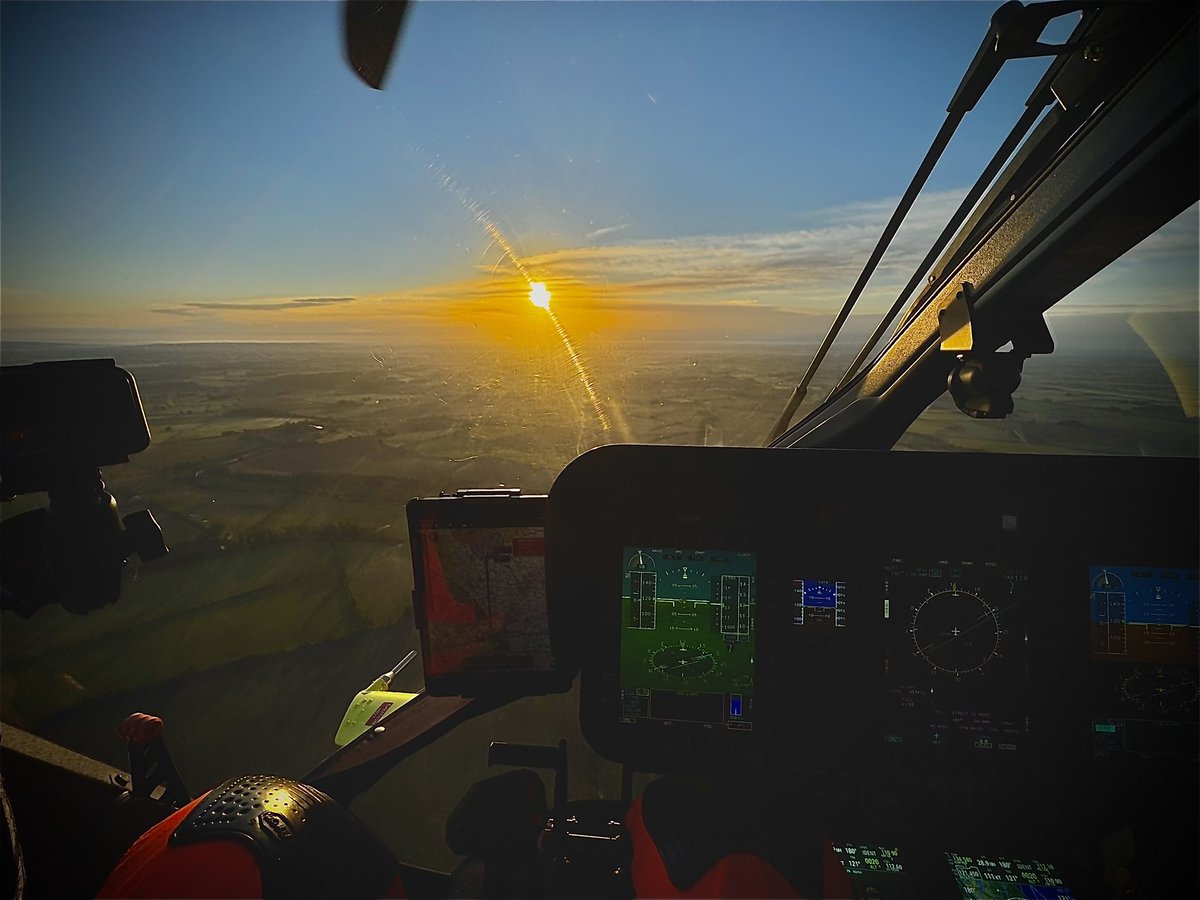 BerridgeSam's tweet photo. What a day to be at work. Lovely views over #yorkshire with @HEMS_Driver  and @Georgiek ! 🚁 
@YorkshireAirAmb https://t.co/EsKV3lq2JC