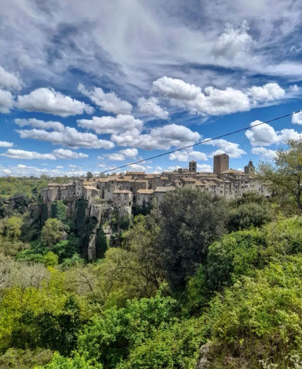 visit_lazio's tweet image. Quanti di voi sanno che a #Vitorchiano, borgo medievale della #Tuscia, si trova l'unico #Moai fuori dall’Isola di Pasqua? 

👉visitlazio.com/vitorchiano/

📷 Ig nikfio

#VisitLazio #LazioIsMe #LazioEternaScoperta