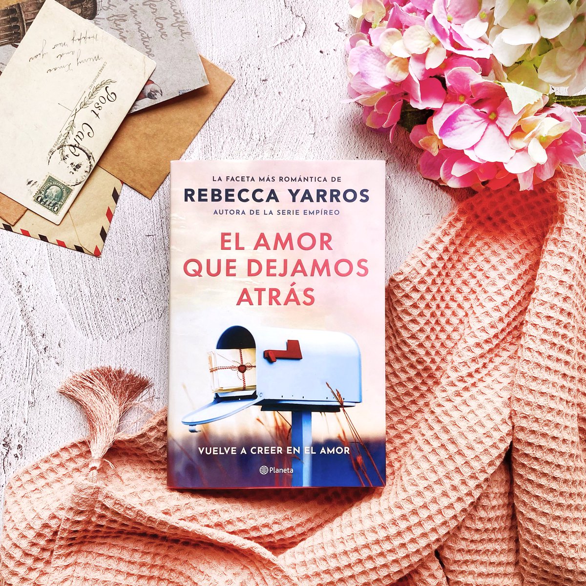 📢 ¡SORTEO! ¿Quieres ganar un ejemplar de «El amor que dejamos atrás», de <a href="/RebeccaYarros/">Rebecca Yarros</a>?

Solo tienes que:
👉Seguir a <a href="/edit_planeta/">Editorial Planeta</a> 
⚠️Hacer RT
👥Etiquetar a 2 personas

⏳Tienes tiempo hasta las 10h del lunes 21/10.
acortar.link/MKtYs4