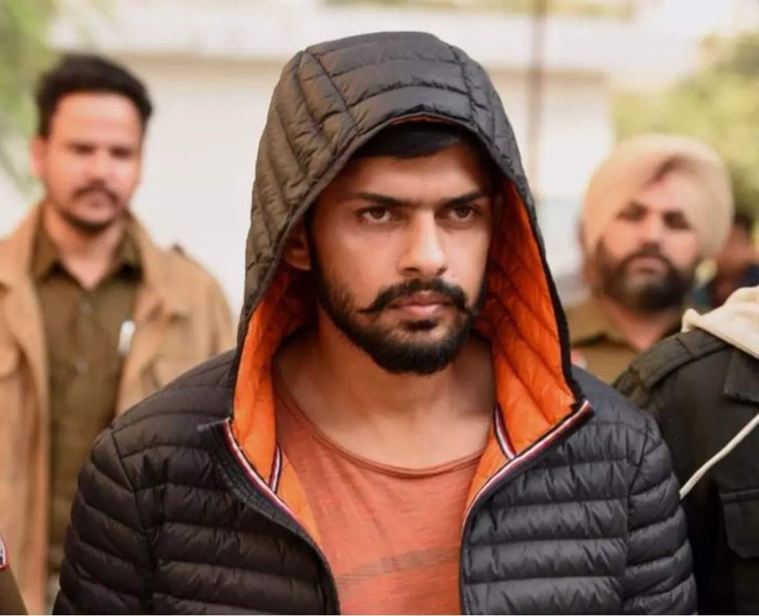 epanchjanya's tweet image. लॉरेंस बिश्नोई पर बड़ी खबर!

लॉरेन्स बिश्नोई के निशाने पर मुम्बई का बड़ा कॉमेडियन!

ये कॉमेडियन अक्सर हिन्दू देवी-देवताओं पर करता है टिप्पणी।

मुंबई पुलिस को मिली कॉमेडियन के बारे में खुफिया जानकारी।

सारी एजेंसियों को अलर्ट पर रखा गया है।

बाबा सिद्दीकी की हत्या के बाद लगातार…