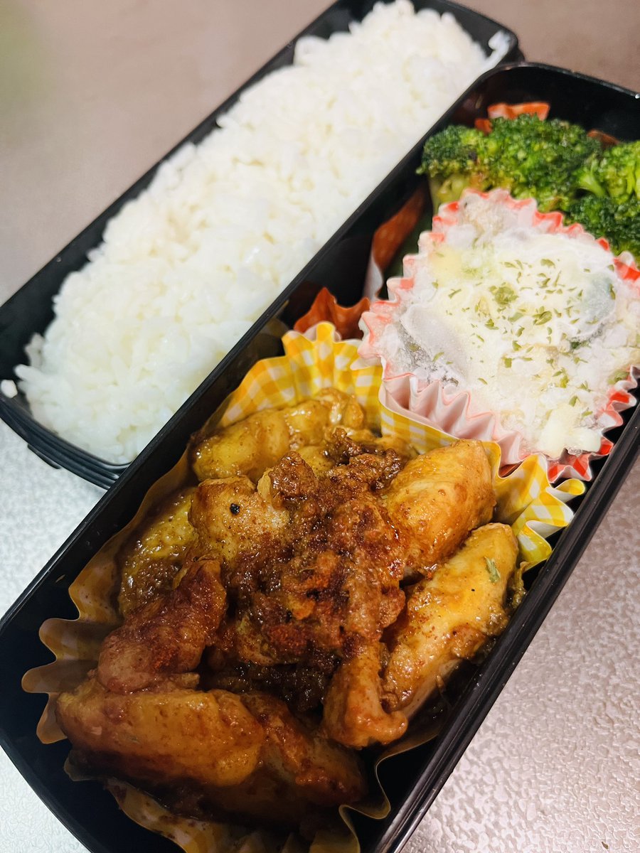 Boo_Po's tweet photo. バターチキン風
チキンをカレー粉とケチャップとヨーグルトと香辛料で味付けてしばらく寝かせておくと…美味しい保存食

いつでもバターチキンカレーになるしねー。
でも、肉だけ炒めておかずにしたら…かなりイケた！

#お弁当 #お弁当記録
#おうちごはん #作り置き
#料理好きと繋がりたい
#旦那弁当 https://t.co/UB3mOWmtnj