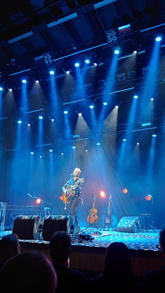 Daimsincendiary's tweet photo. Fun, lovely, enchanting show from @tommcrae and @LowriEvansMusic last night in Leiden. Intimate, some would say, but special nonetheless. 

The whole night was a beautiful, heart warming, delicate balm for the soul. #itsgonnabeok https://t.co/TsypuBSf5a