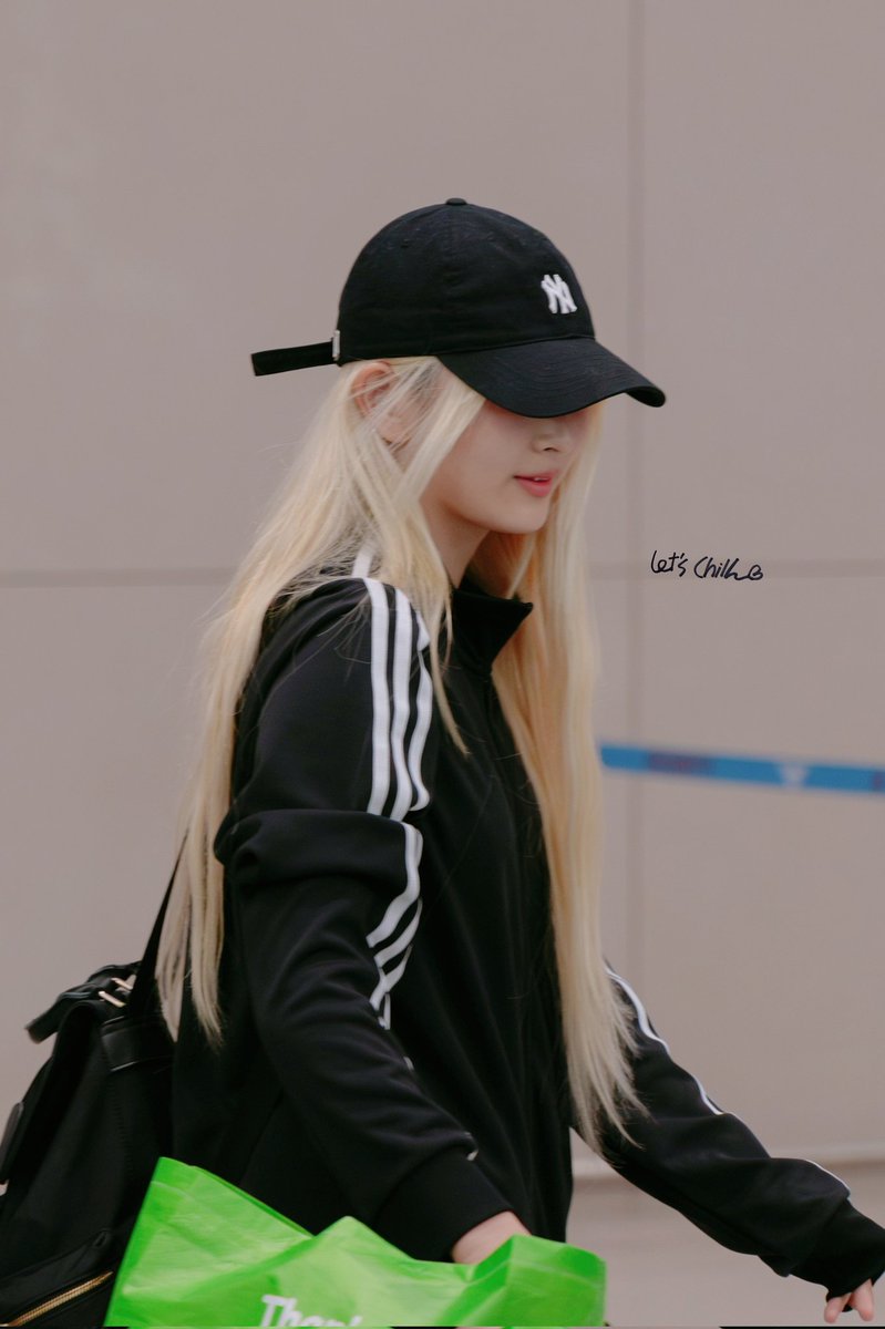 lets_7_chocho's tweet photo. 240930 ICN Arrival
💚🐥😺💚 #초원
#ICHILLIN #아이칠린 #CHOWON #초원 #초버댕블단 #병아리_삐약_초원 https://t.co/PsYjDNCGcp