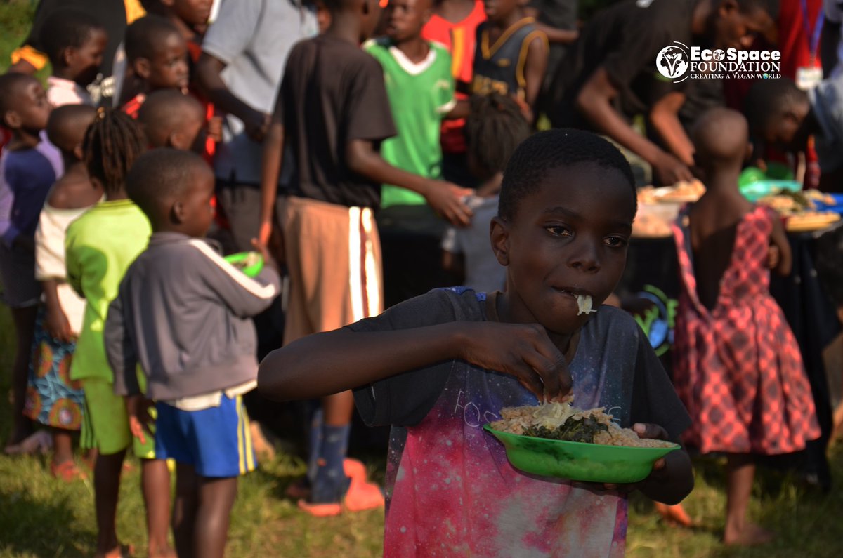 EcoSpaceFoundn's tweet photo. We’re promoting plant based healthy living through our vegan feeding program, sharing hot cooked plant based meals & compassion on the plate🌱
We’re doing this to encourage kids, youths, women and diverse communities to embrace plant based living
#dietchange #foodsystemchange https://t.co/mdOHNTRoLF