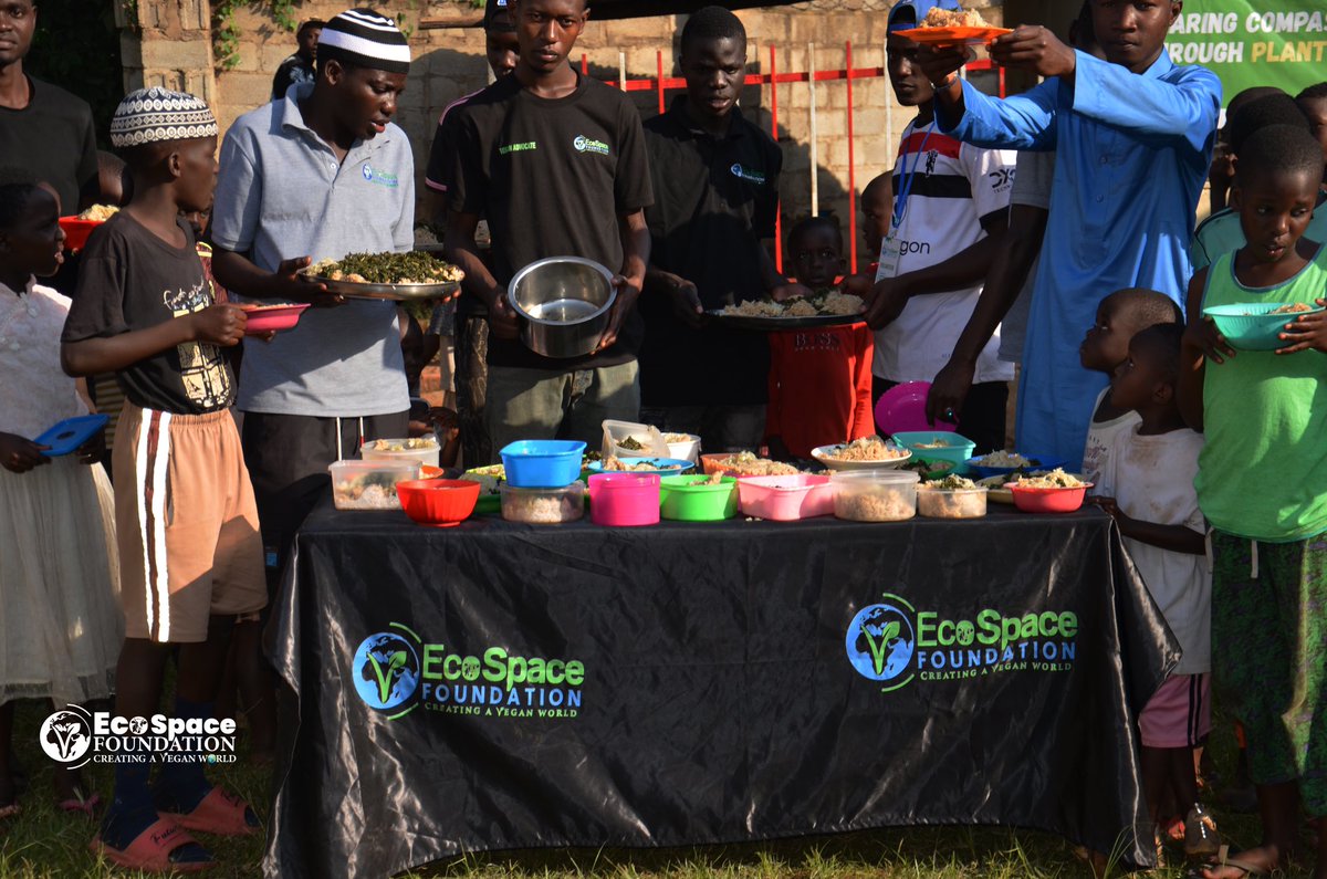 EcoSpaceFoundn's tweet photo. We’re promoting plant based healthy living through our vegan feeding program, sharing hot cooked plant based meals & compassion on the plate🌱
We’re doing this to encourage kids, youths, women and diverse communities to embrace plant based living
#dietchange #foodsystemchange https://t.co/mdOHNTRoLF