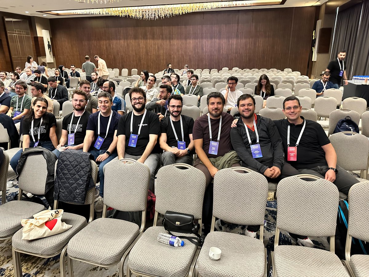 craftgateio's tweet photo. Kurucu ortaklarımızdan @lemiorhan'in "Unlearn Modularity" başlıklı sunumunu gerçekleştirdiği #DevnotSummit24 bu sene de yoğun bir katılım ile gerçekleşti. Kalabalık bir ekip ile yer aldığımız etkinlikte Ergin, agile ve verimlilik konularına dair panelde de konuşmacı oldu. Sunumun tamamına buradan ulaşabilirsiniz: https://t.co/rqqypEre4P #Craftgate @devnot_