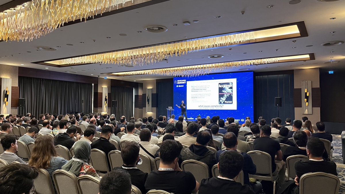 craftgateio's tweet photo. Kurucu ortaklarımızdan @lemiorhan'in "Unlearn Modularity" başlıklı sunumunu gerçekleştirdiği #DevnotSummit24 bu sene de yoğun bir katılım ile gerçekleşti. Kalabalık bir ekip ile yer aldığımız etkinlikte Ergin, agile ve verimlilik konularına dair panelde de konuşmacı oldu. Sunumun tamamına buradan ulaşabilirsiniz: https://t.co/rqqypEre4P #Craftgate @devnot_