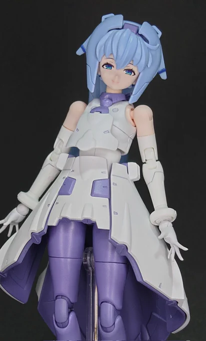 モビルドールサラさん完成顔のモールド埋めたのでアイデカールは反則技を使わせてもらってる 