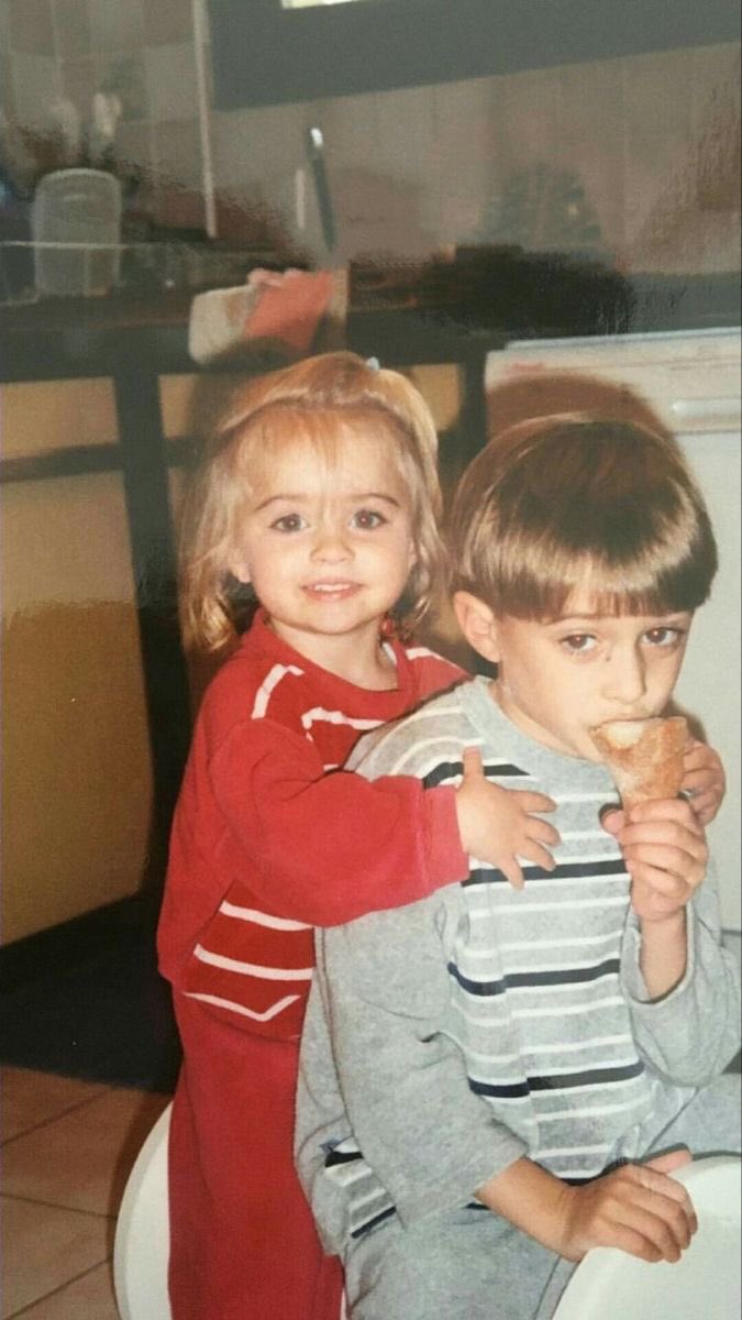 16LPERCEVAL's tweet photo. ⠀⠀⠀ 

              happy birthday to my brother and sister
             
              thank you for being so amazing and
              always being there for me. 🎂
              @crstnymph —— i love you sm ❤️🥰
              @14LECBOY

⠀⠀⠀ https://t.co/OxTzBzChzz