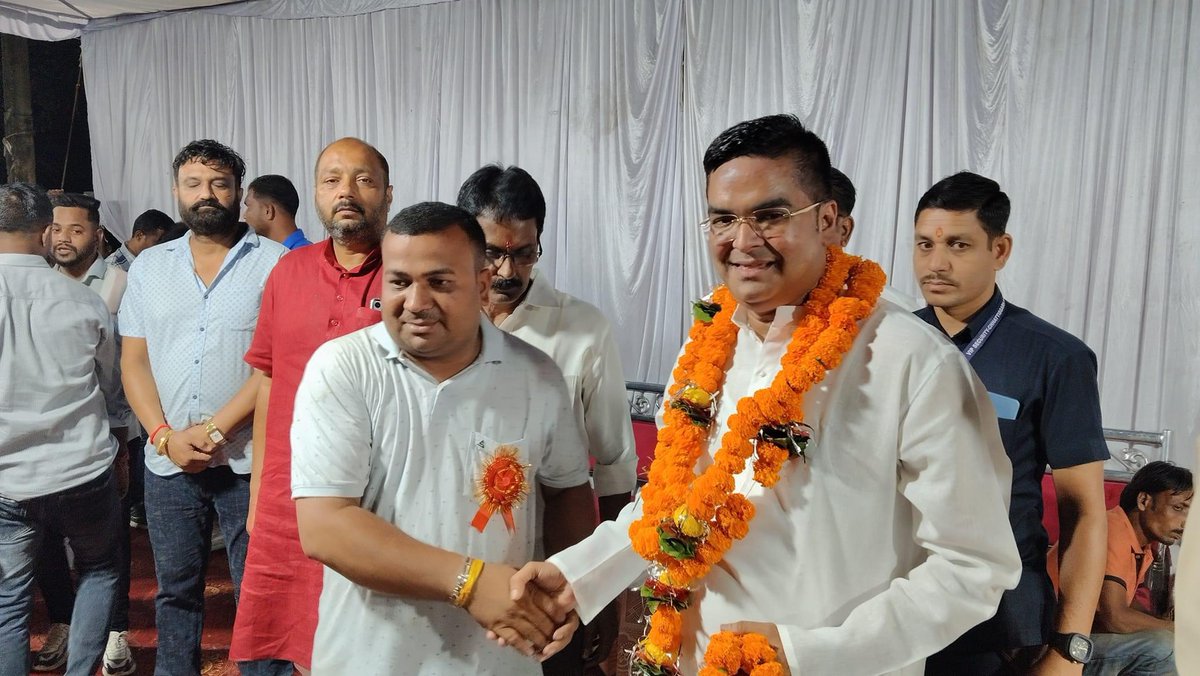 Rikesh_SenBJP's tweet photo. धर्म की जय हो,
अधर्म का नाश हो!

आज़ाद चौक रामनगर के दशहरा उत्सव में सम्मिलित होकर सभी को अधर्म पर धर्म के विजय के पर्व विजयादशमी की बधाई दी। https://t.co/vTzdHMVZ8a