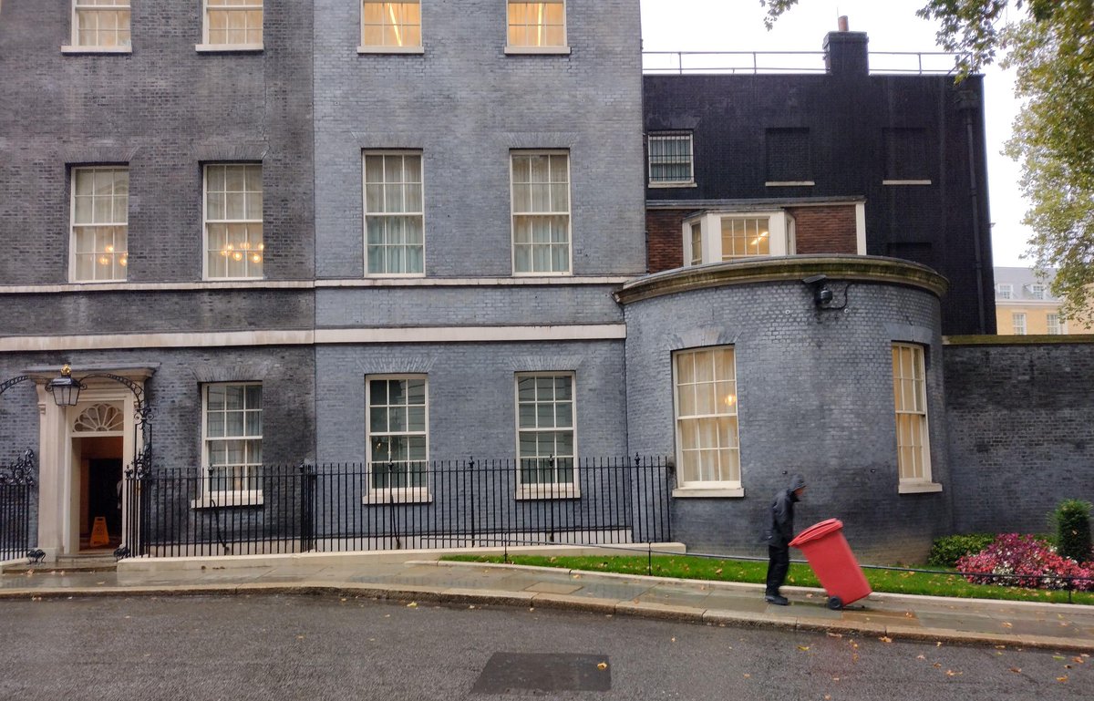 HarrietLamb_'s tweet image. Classic! As our @WRAP_NGO  five heros went to Downing Street in the pouring rain to deliver their impassioned message to the  nation to rescue them from the rubbish bin and put them in the recycling where they belong, who should come out but the man with the bin....#RecyleWeek