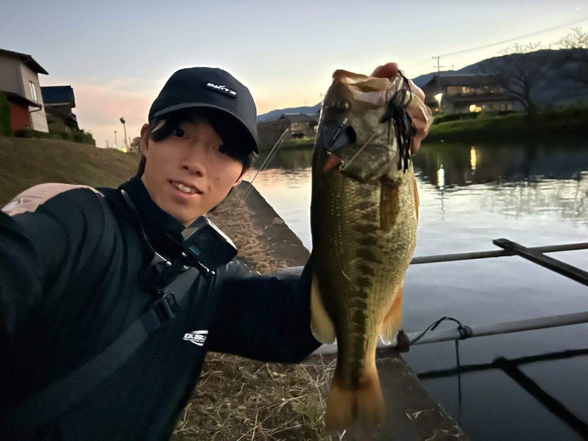 _hello_kai_'s tweet photo. 大江川にてゼロツービートパピーで夕方連発🔥
バイトはボチボチあるけどやっぱり少ーし暗くなってからがしっかりのるな🫰
僕は、飛距離upとバイト時に弾かせないようにするためと、バイト誘発に繋げる?ためにもドラシャ付けてます🤘
#osp
#mcsquared
#大江川
#pr https://t.co/ZD8qfpZPl4
