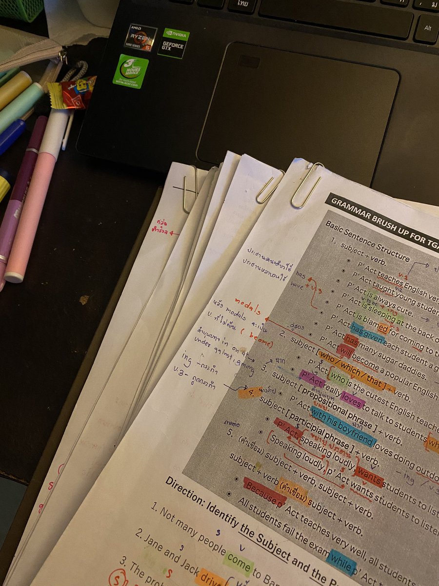 วันที่ฟินที่สุดก็มาถึง อดทนเรียนจนจบ😭 พี่แอคสอนดีมาก จากที่พื้นฐานแกรมม่าเป็น 0 มาเรียนกับพี่แอคเหมือนปลดล็อคทุกอย่าง เข้าใจเพิ่มมากขึ้น อธิบายเข้าใจง่าย แถมแตกศัพท์ให้เยอะมากๆ คอร์สฟรีและดีมีอยู่จริงๆทุกคน ใครที่ไม่รู้ว่าจะเริ่มจากตรงไหน แนะนำของพี่แอค ลองไปเรียนกันได้นะคะ