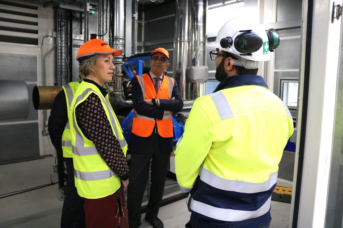 sheffielduni's tweet photo. We were delighted to welcome @SarahChampionMP to our @TERCfacilities on Friday. Her tour included a discussion about the centre's expertise in sustainable energy sources and our commitment to collaboration and innovation in the South Yorkshire region. 💡 https://t.co/DGmIMtDrT8