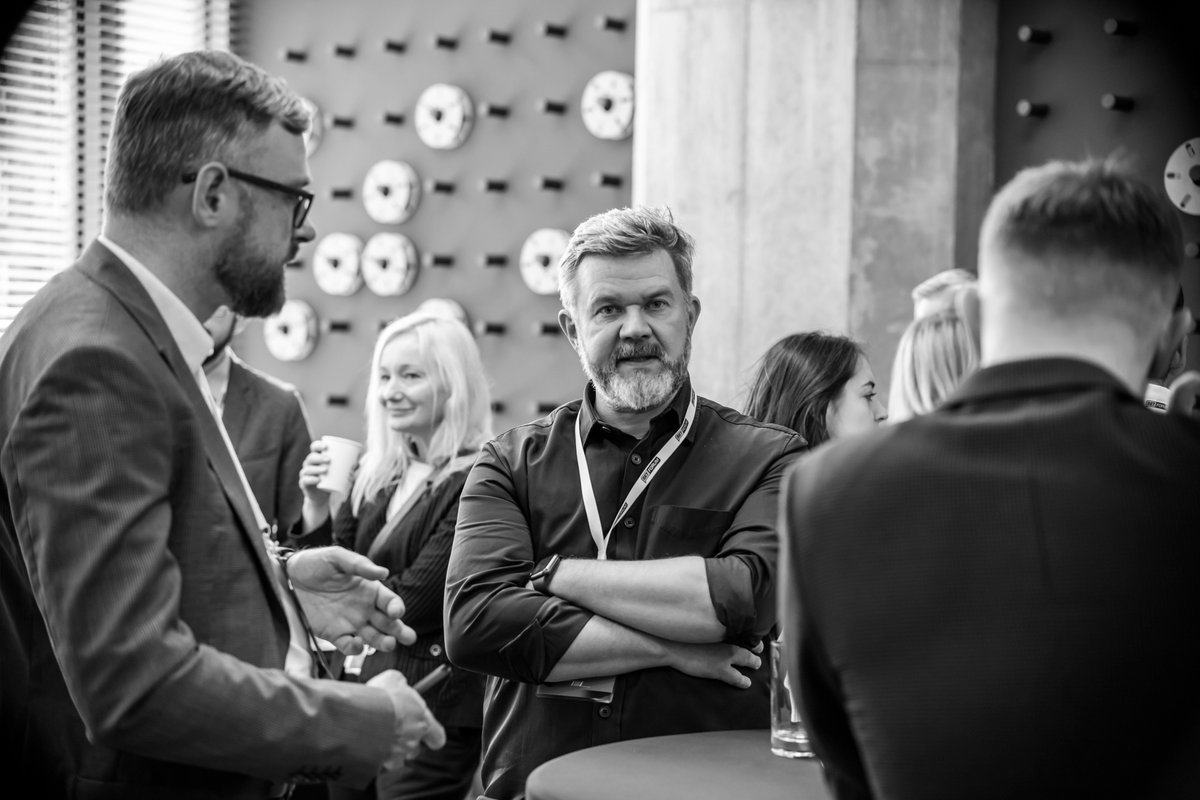 r02ld's tweet photo. "przyjemne spojrzenie" - zabrzmiało jak scenariusz do filmu :D #CybersecurityAwarenessMonth #CyberSecurity #SETforum @android_polska #uchwyconywobiektywie https://t.co/gSRYUkp6f6