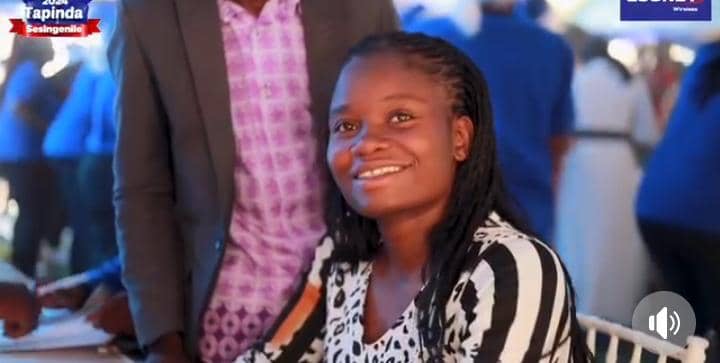 TheMirrorMsv's tweet photo. A Chiredzi housekeeper woke up richer recently after winning a solar powered 3-bedroomed house in the Econet Tapinda Sesingenele Promotion. Ropafadzo Msipa's house is Penrose Estate Nyabhira, Mash West.

See full story on…. https://t.co/bnGBAVgTAt

@econetzimbabwe @econet_support @econetlesotho @EcoCashZW @EcoCashHoldings @chispad_ @ChiredziT @ChiredziW @ChiredziRDC @ChiredziW @EnetyC39138