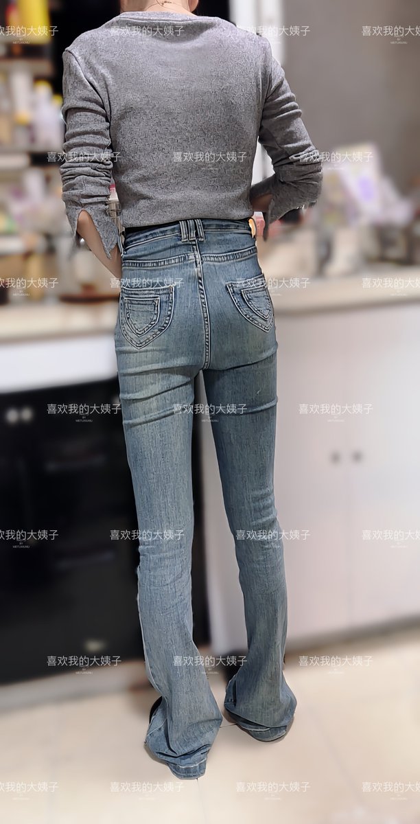 和老婆聊天呢
聊老婆练普拉提得事情，因为老婆是全职太太，孩子上学以后也就没什么事情了，以非常正常的口吻闲聊老婆没事都去哪里玩的
我想双飞，我不想被绿😂 https://t.co/6uoIS1Sivy