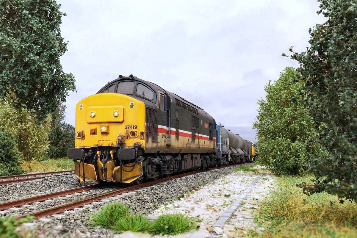 The Weathering Works (@weatheringworks) on Twitter photo Yes this is actually a 4mm model! Weathered by myself an <a href="/accurascale/">accurascale</a> Class 37 on the photo diorama board belonging to Darnell Ibraham . Absolutely stunning realism and it highlights how good the Accurascale 37 is when placed on a realistic back drop (maybe I’m biased)
#tmrguk Yes this is actually a 4mm model! Weathered by myself an <a href="/accurascale/">accurascale</a> Class 37 on the photo diorama board belonging to Darnell Ibraham . Absolutely stunning realism and it highlights how good the Accurascale 37 is when placed on a realistic back drop (maybe I’m biased)
#tmrguk
