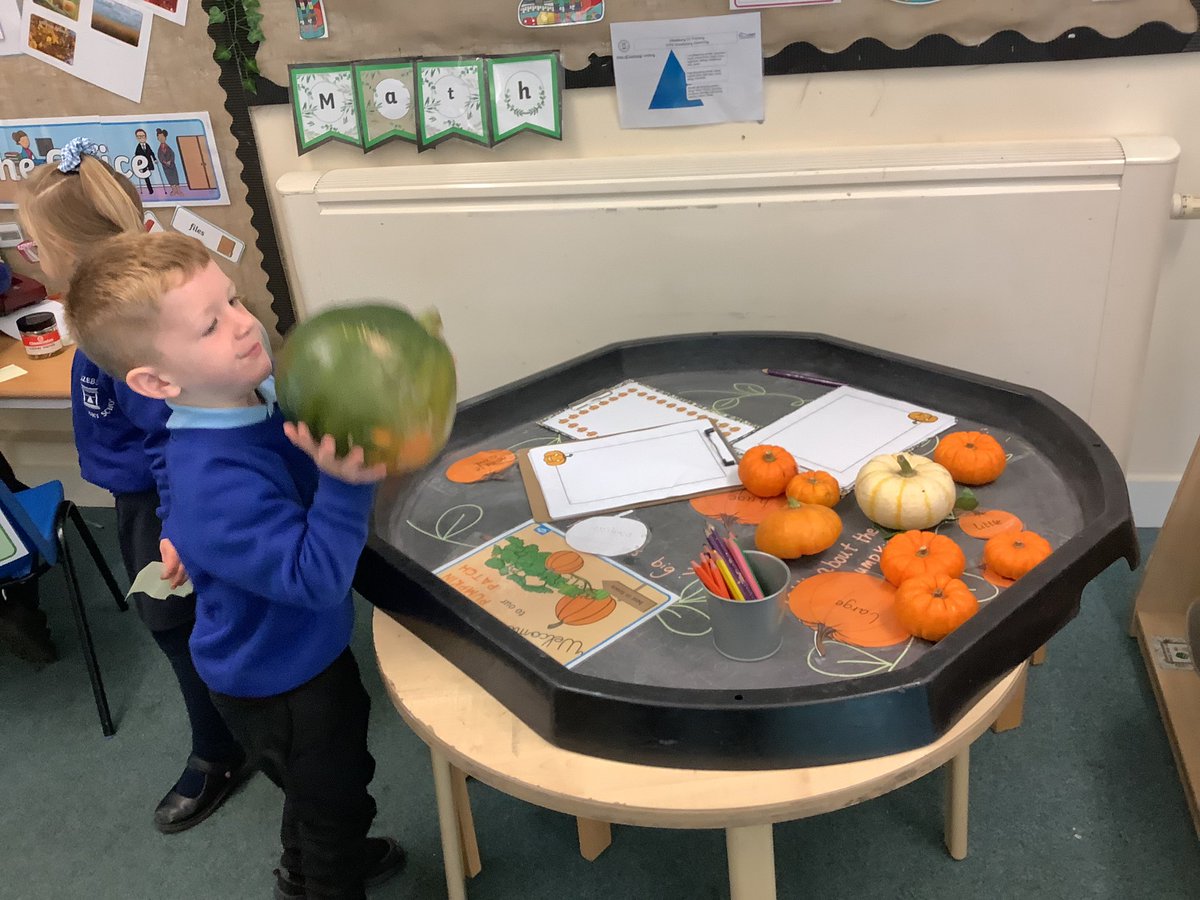 A busy morning in reception, writing secret messages, exploring Alma Thomas’ artwork, visiting the maths pumpkin patch, and collecting the bears who have escaped!