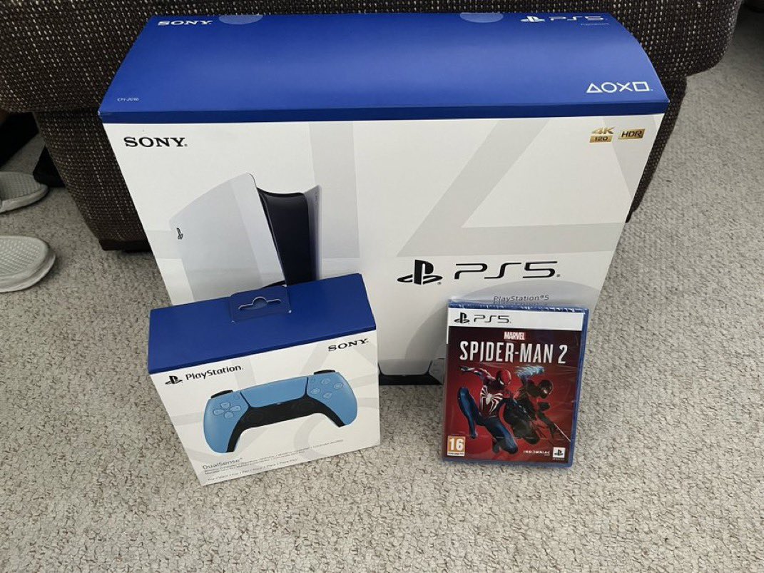 One person who like this and reply,will receive Play Station 5