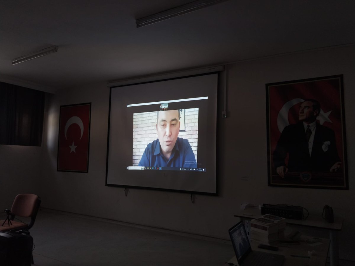 📖📚✍"Yazar Hasan Başdemir ile Söyleşi Günü" etkinliği.👩‍🎓🎙👨‍🎓

Türkiye yüzyılı maarif modeli kapsamında Türkçe dersinde söyleşi etkinliği yapıldı.

<a href="/tcmeb/">Millî Eğitim Bakanlığı</a> <a href="/Yusuf__Tekin/">Yusuf Tekin</a>
<a href="/erdalkilinc27/">Dr.Erdal KILINÇ</a> @Cgnde
<a href="/cevdetarslan33/">Cevdet Arslan</a>
<a href="/Muratt_Kilic44/">murat kılıç</a>
<a href="/MuzafferMavigok/">Muzaffer MAVİGÖK</a>
<a href="/ServetSemaKork3/">Servet Sema Korkmaz</a>
<a href="/demirryahya/">Yahya Demir</a>