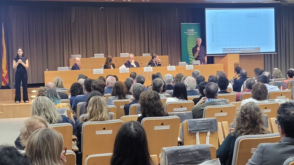 agils_com's tweet photo. Avui fem #accessible l'acte d'#noucursuab2425 de la @UABBarcelona
En #llenguadesignes i #subtitulacióendirecte per seguir-lo podeu anar a 
https://t.co/z3Pbl2E8yy #accessibilitat https://t.co/zJ7msixZAE