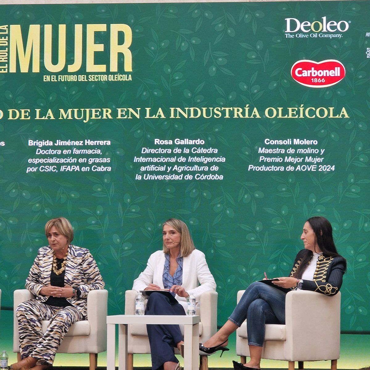 No hay otra que trabajar junt@s, con alianzas,  donde participemos todos. El fin de la #Tecnologia en el sector es que nos permita avanzar.
👉Impulsar que más jóvenes opten carreras de ingeniería <a href="/RosaGallardo15/">Rosa Gallardo</a> 
<a href="/ETSIAMCordoba/">ETSIAM - Universidad de Córdoba</a> 
#Oleica 
#DemoHortiDATA