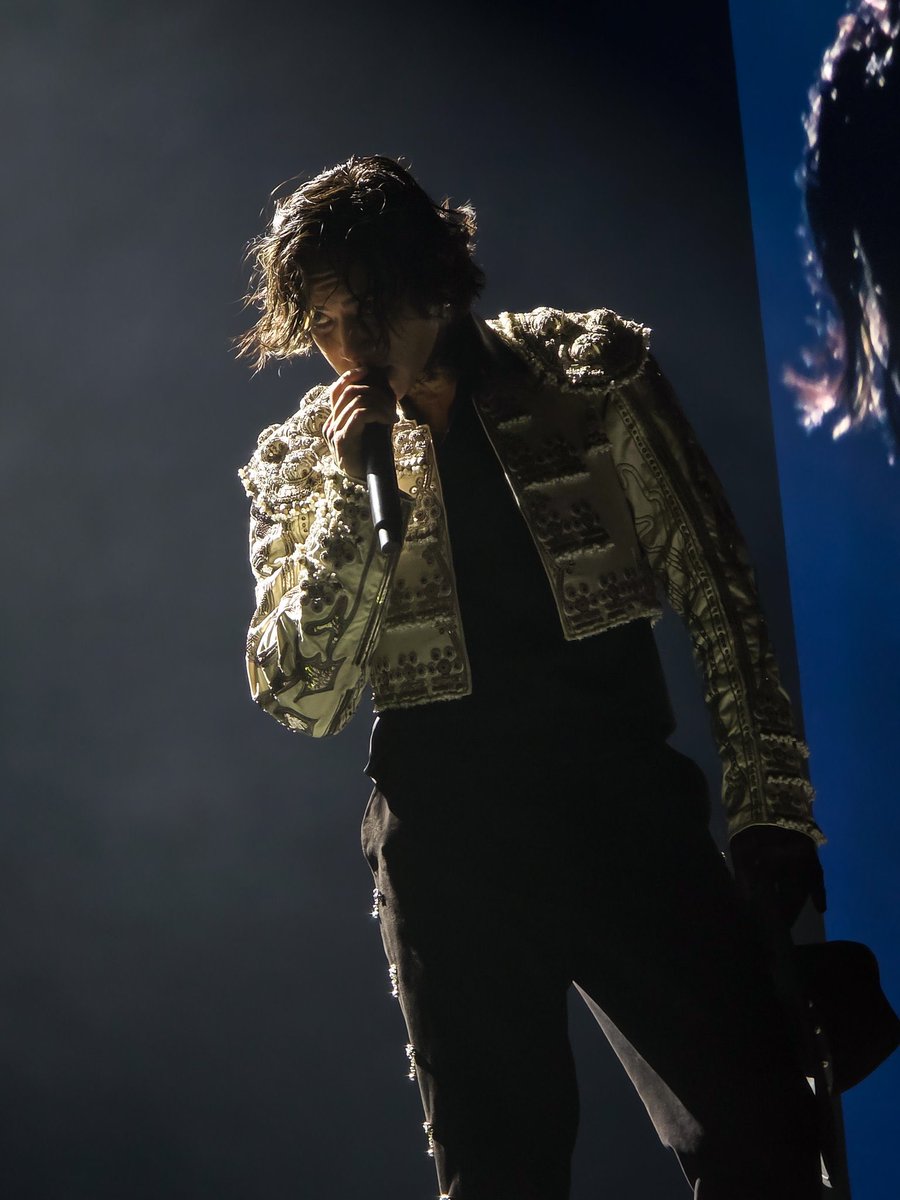 mrianity's tweet photo. this gaze is killing me https://t.co/TyMyTW5oJX
