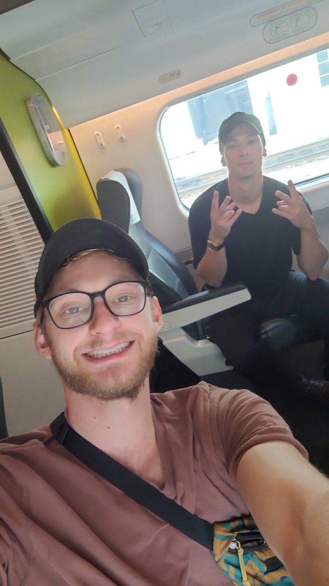 firstmate_rob's tweet image. On da train