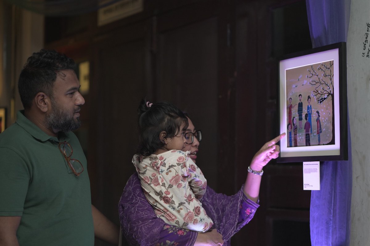UNDP_BD's tweet photo. The #ArtivismforPeace exhibition, organized by @UNDP under its #PTIB initiative, showcased 35 artworks promoting peace and tolerance, funded by @NorwayAmbBD. The exhibition aimed to foster inclusivity in 🇧🇩.
Learn more: https://t.co/9LDGJjwehs https://t.co/2A5fTCKYkE