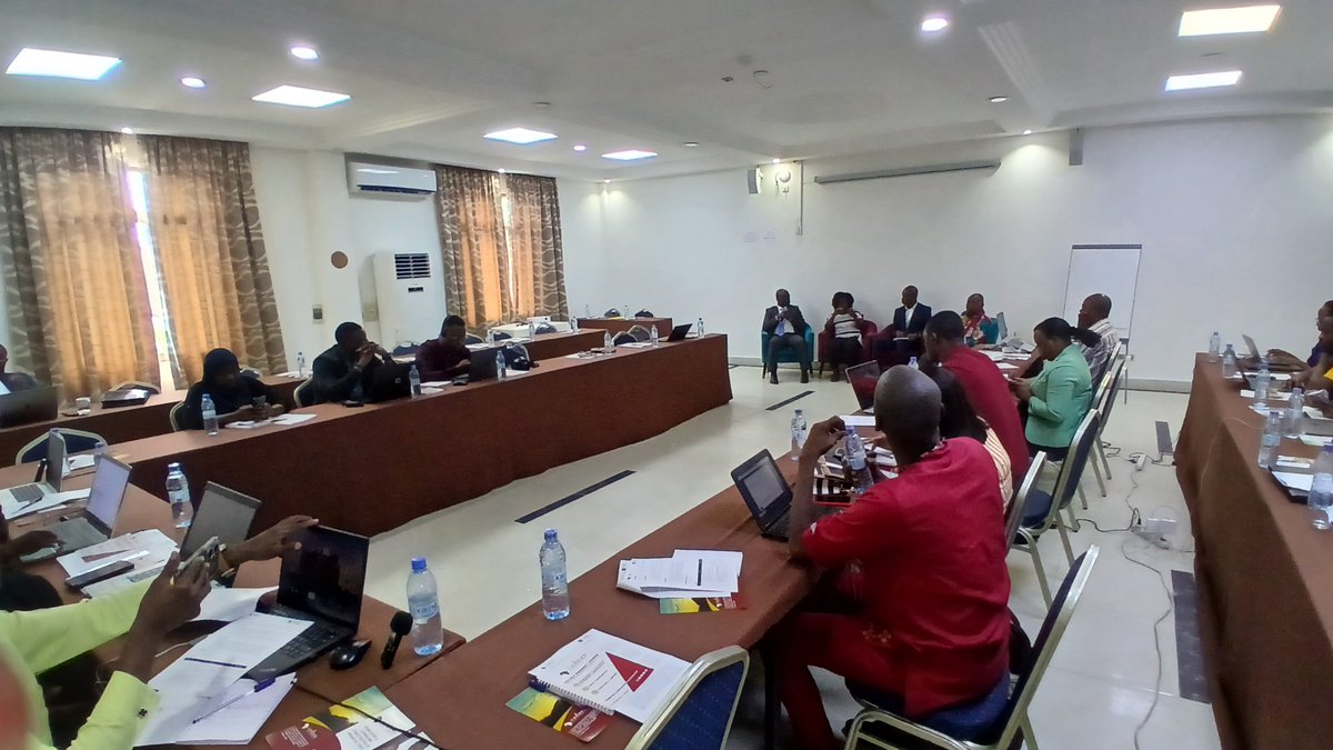 sarah_mangaza's tweet photo. Ouverture d'1format° d Journalistes, ce 14octobre2024, #Abidjan. C'est 1initiative d la @CENOZO_Afrique, pr promouvoir le Journalisme d'investigat° en Afriq centrale&amp;l'ouest. Objectif: améliorer la qualité d infos sur le changement climatiq. @environews_rdc https://t.co/KbZoB2z2Ih