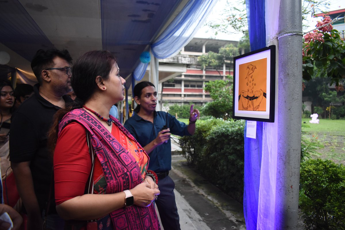 UNDP_BD's tweet photo. The #ArtivismforPeace exhibition, organized by @UNDP under its #PTIB initiative, showcased 35 artworks promoting peace and tolerance, funded by @NorwayAmbBD. The exhibition aimed to foster inclusivity in 🇧🇩.
Learn more: https://t.co/9LDGJjwehs https://t.co/2A5fTCKYkE