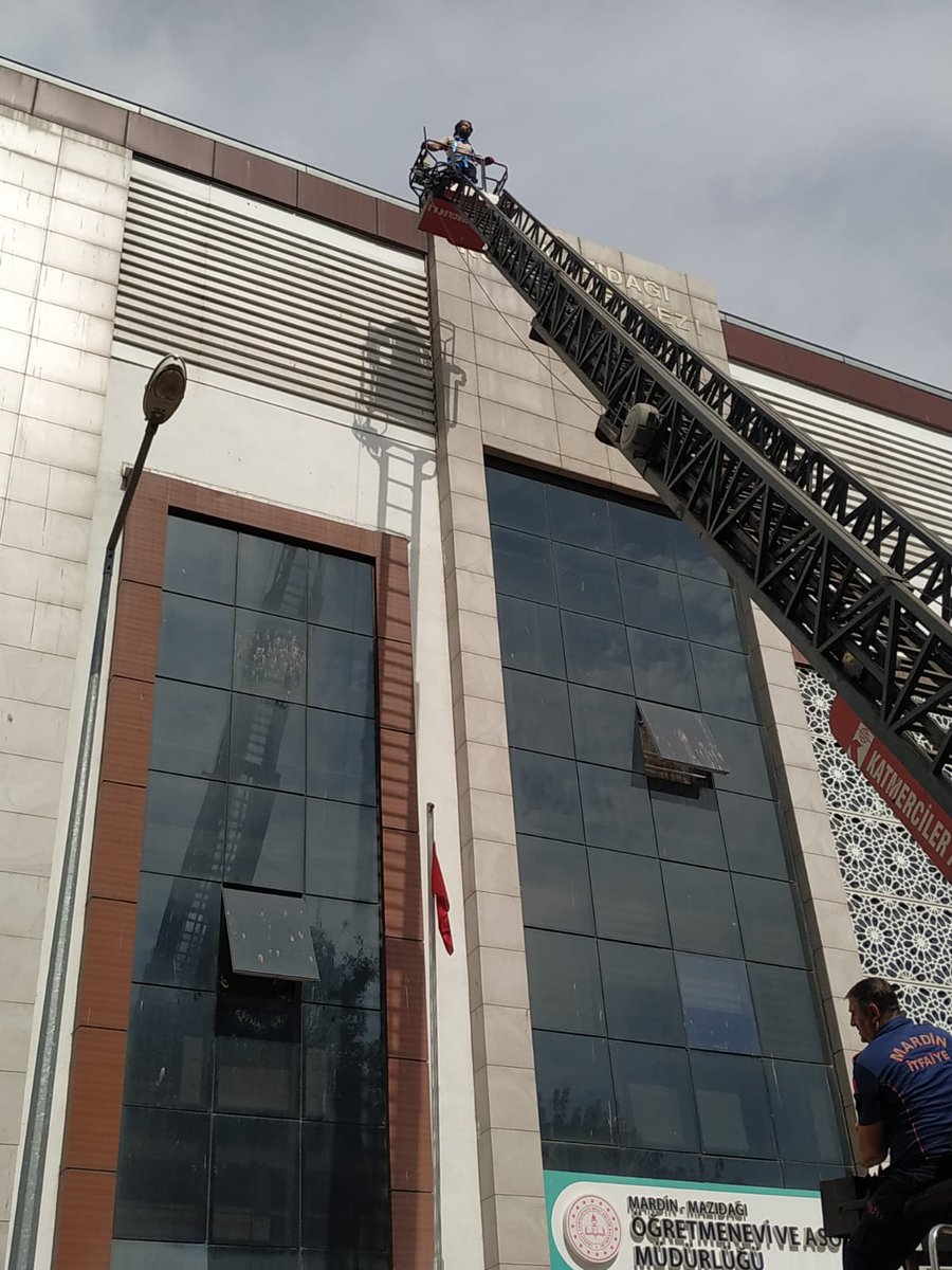 Dünya Afet Risklerinin Azaltılması Günü dolayısıyla ekip üyemiz <a href="/rdvnttz/">Rdvnttz</a> kurumunun su oluklarını  ve çatısını temizledi. 👏
<a href="/tcmeb/">Millî Eğitim Bakanlığı</a>
<a href="/Yusuf__Tekin/">Yusuf Tekin</a>
<a href="/meb_dhgm/">Destek Hizmetleri Genel Müdürlüğü</a>
<a href="/omurfatih/">Ömür Fatih Karakullukçu</a>
<a href="/mebisgb/">İşyeri Sağlık ve Güvenlik Birimi Daire Başkanlığı</a>
<a href="/ozkan_meb/">Özkan AVCI</a>
<a href="/MetinTayarer/">Metin TAYARER🇹🇷🇹🇷🇹🇷</a> 
<a href="/tuncay_akkoyun/">Tuncay Akkoyun</a> 
<a href="/ali_eyyupkoca/">Ali Eyyupkoca</a>
<a href="/makan47/">Mahmut Akan</a>