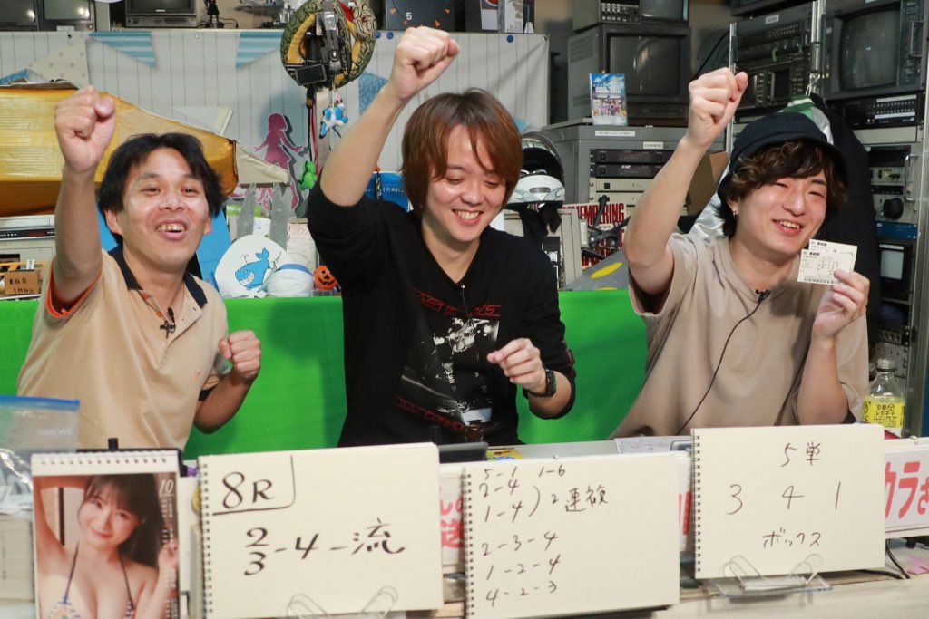 ks_25th's tweet photo. ゆる〜く過ごすも心は気合い充分❤️‍🔥
ジョニー柳川さん&amp;キタムラチカラくんと
舟券予想に挑みますが...😂

#ボートレース平和島ピースターch
#こんせいそんのスタジオ生放送 https://t.co/eFjj9y6gBE