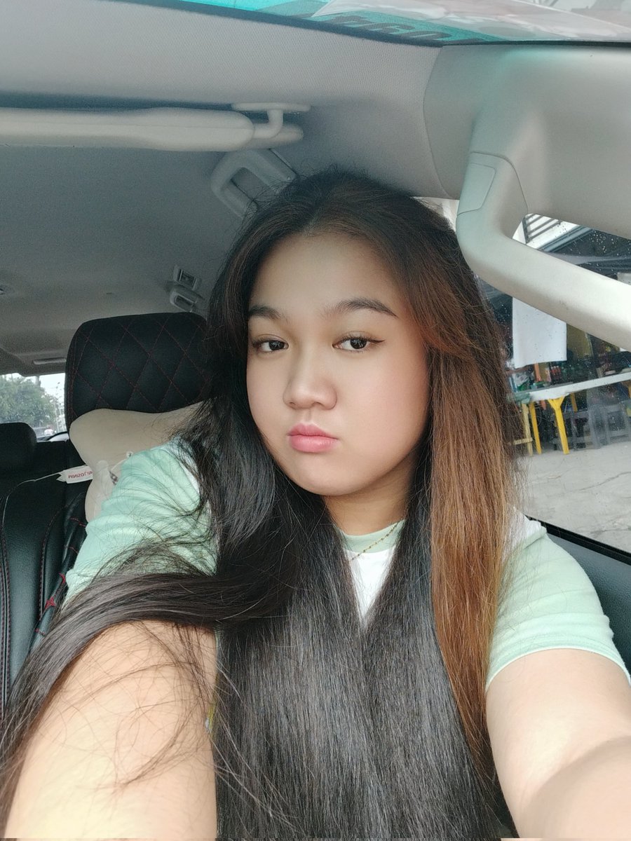 helleokittyy's tweet photo. im alive!! i think https://t.co/v4YFwwvkaA