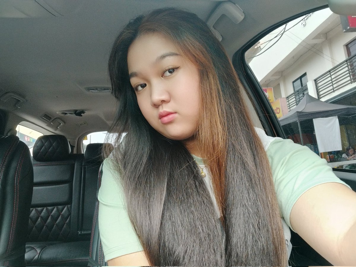 helleokittyy's tweet photo. im alive!! i think https://t.co/v4YFwwvkaA