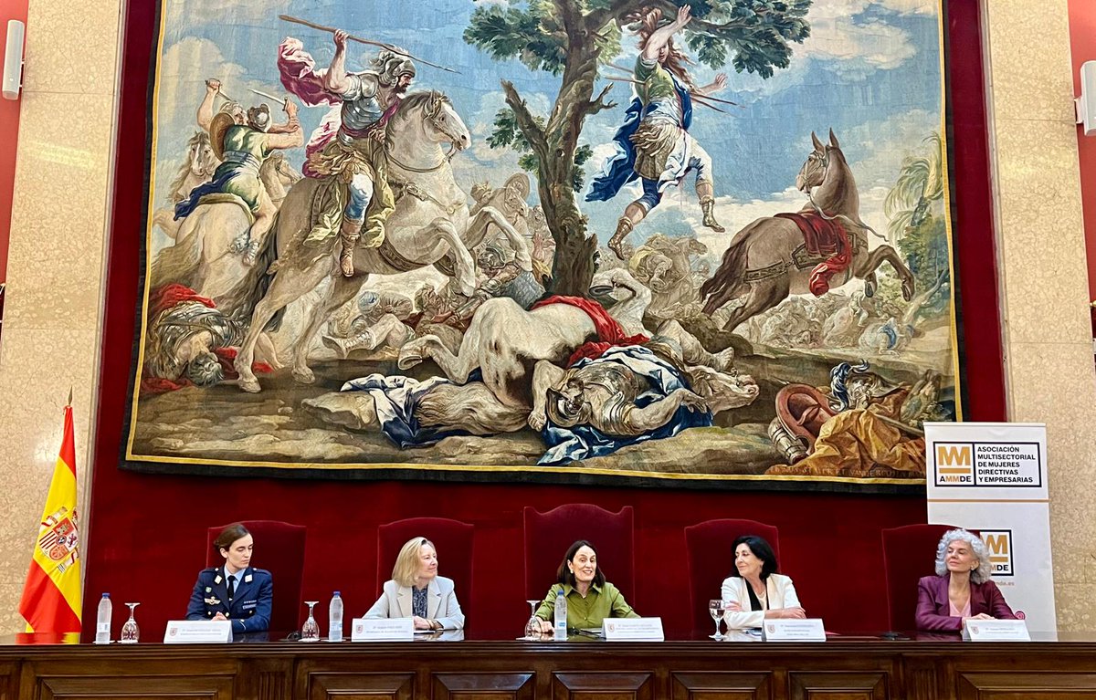 🔴#PremiosAMMDE | Conversación-entrevista, 'Conoce a las premiada <a href="/AMMDE_/">AMMDE</a> de Defensa, Seguridad y Sector Aeroespacial 2024' ✈️. <a href="/AmparoValcarce1/">Amparo Valcarce 🇪🇸</a>, secretaria de Estado de <a href="/Defensagob/">Ministerio Defensa</a>: "Tener una visión a largo plazo para liderar es fundamental en el ámbito de la defensa" 🛡️